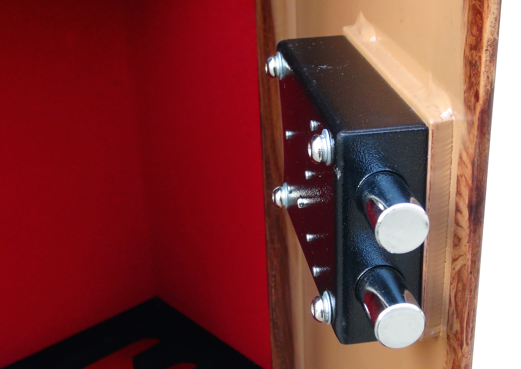 6 Gun Wood Effect Cabinet Safe Clay Pigeon Traps Gun